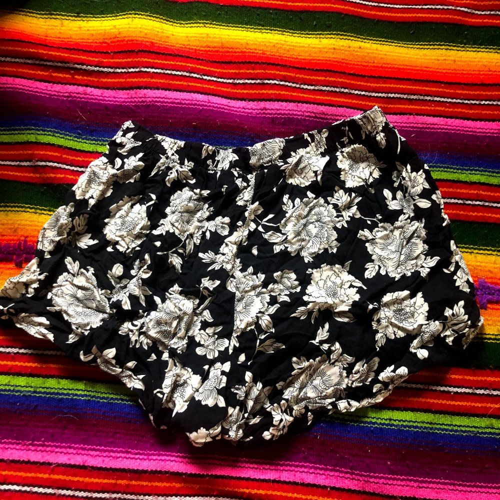 Brandy Melville Floral shorts
